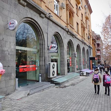 Abovyan 36 Apt & Tour Ереван Екстериор снимка