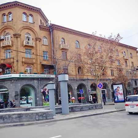 Abovyan 36 Apt & Tour Ереван Екстериор снимка