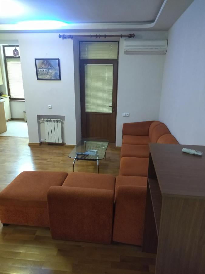 Abovyan 36 Apt & Tour Ереван Екстериор снимка