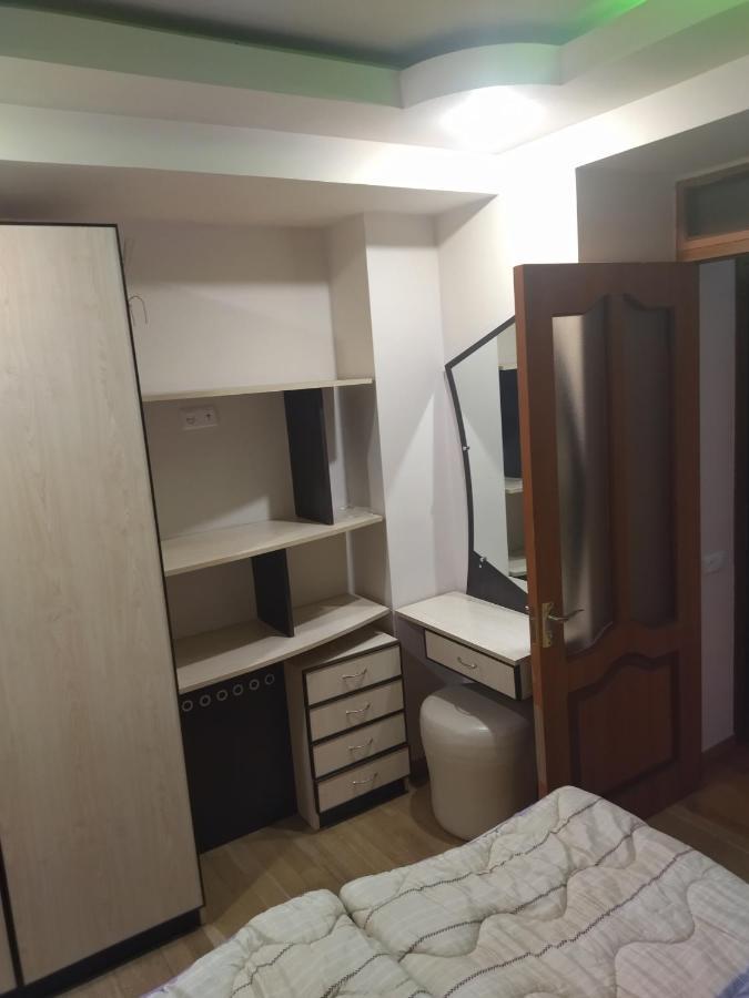 Abovyan 36 Apt & Tour Ереван Екстериор снимка