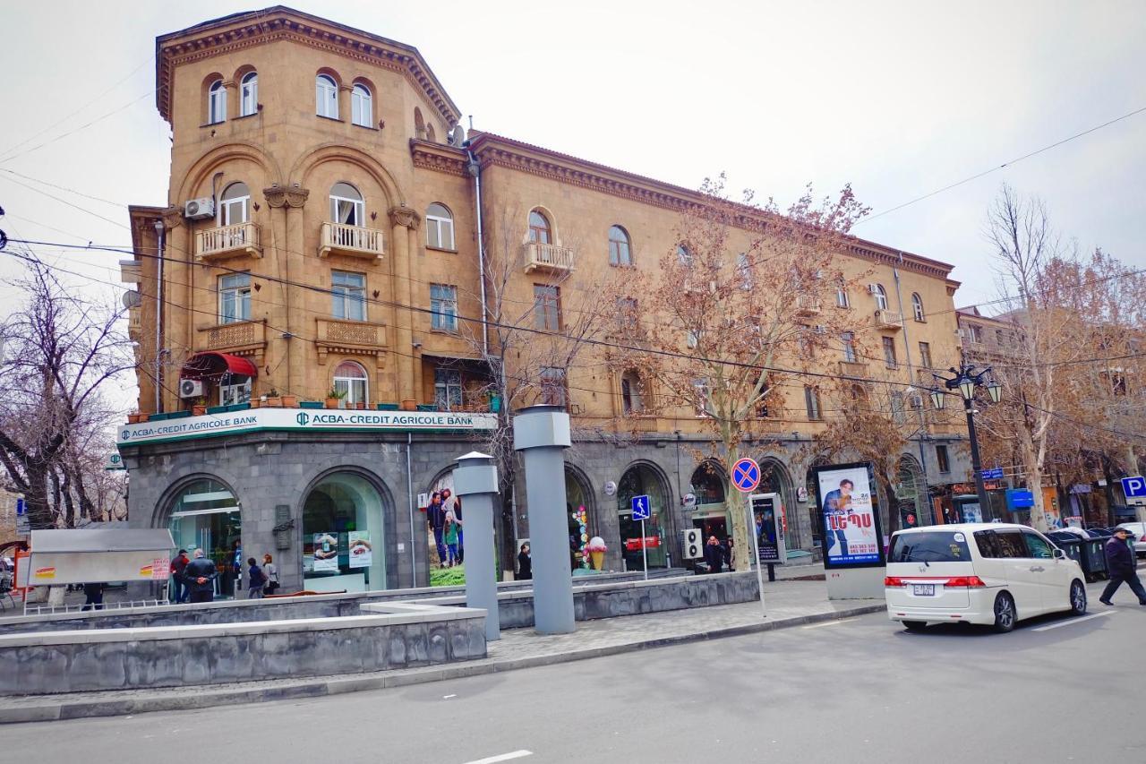 Abovyan 36 Apt & Tour Ереван Екстериор снимка