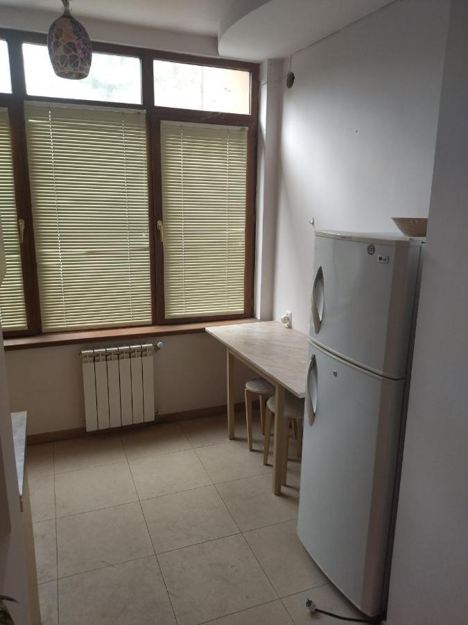Abovyan 36 Apt & Tour Ереван Екстериор снимка