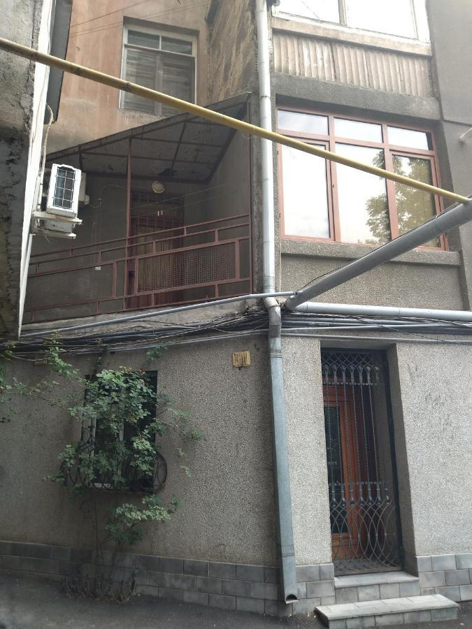 Abovyan 36 Apt & Tour Ереван Екстериор снимка